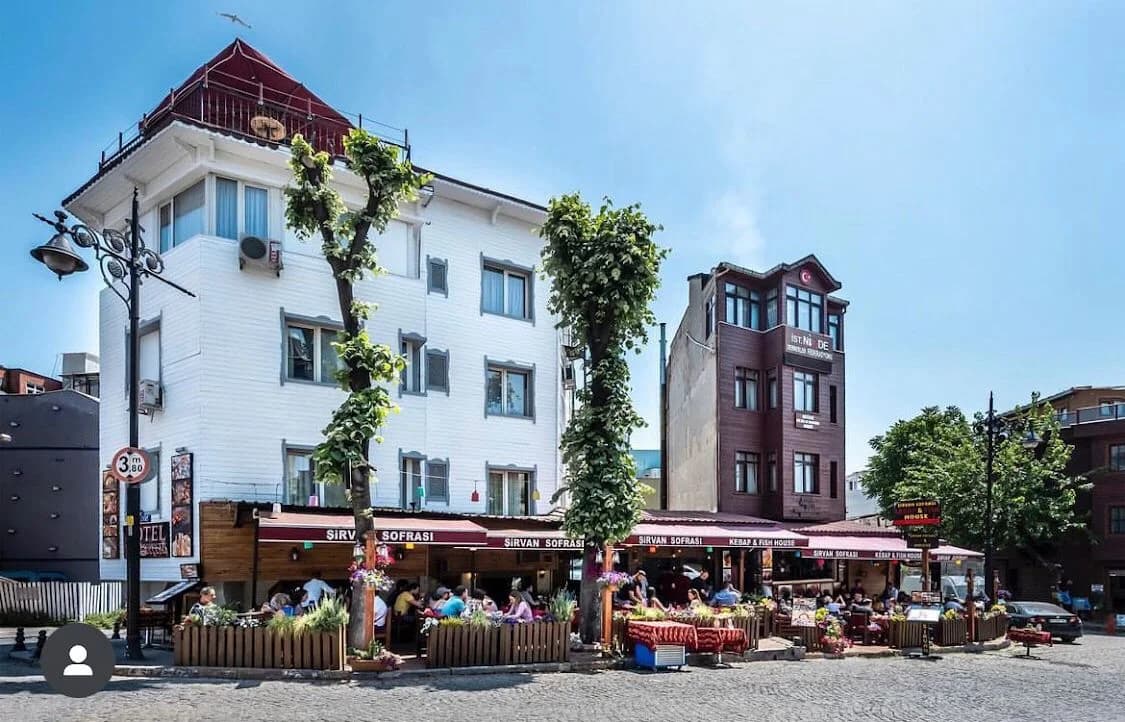 Türkische Mezes und frisch zubereitete Vorspeisen