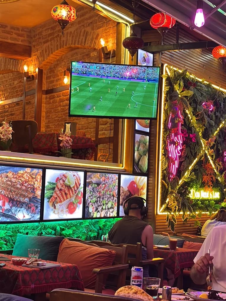 Warme und traditionelle Atmosphäre im Restaurant