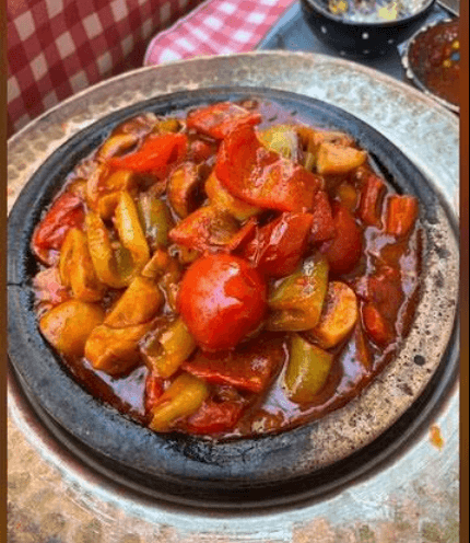 Groenteovenschotel in tomatensaus