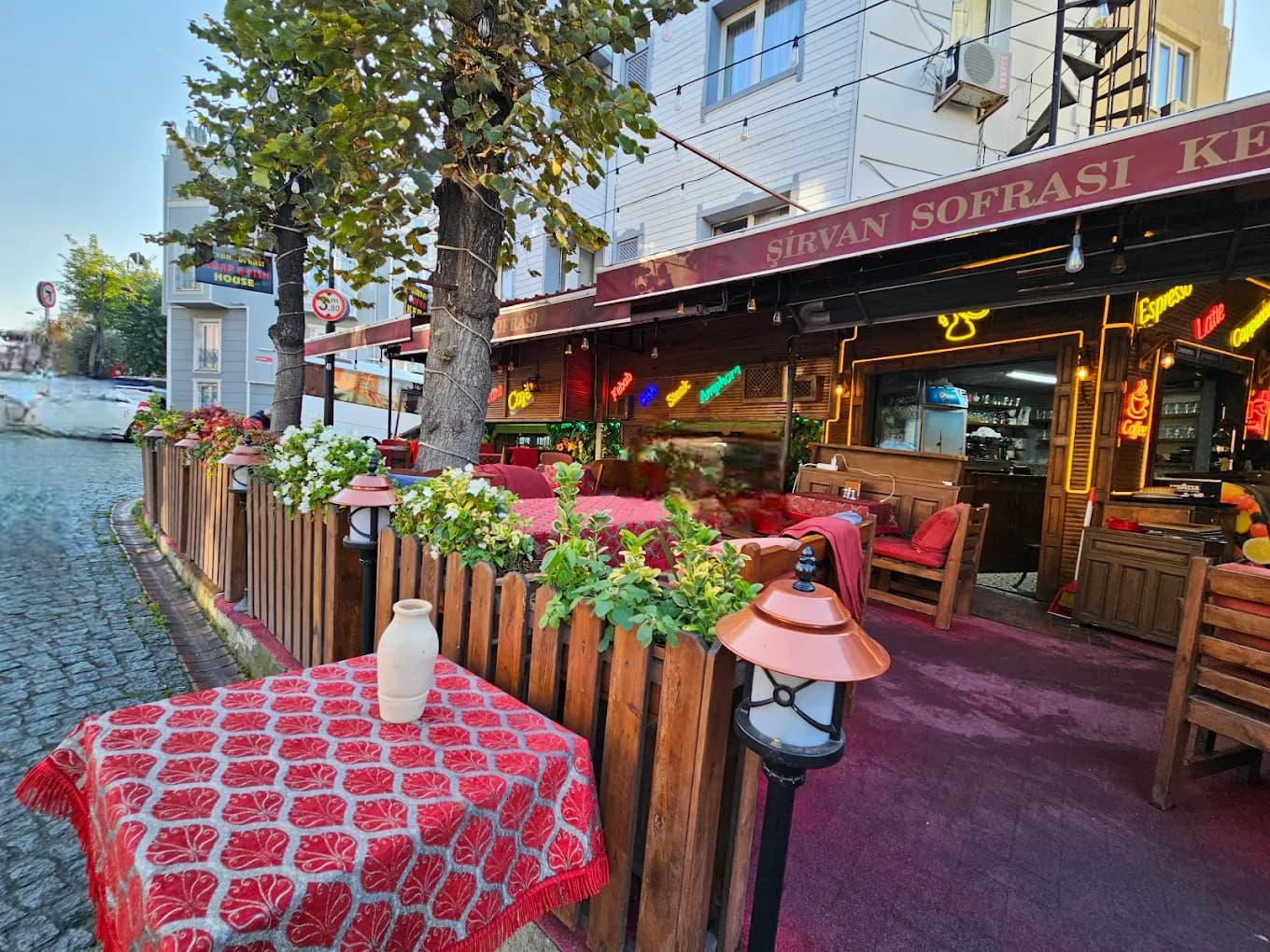 Traditional Turkish table at Şirvan Sofrası