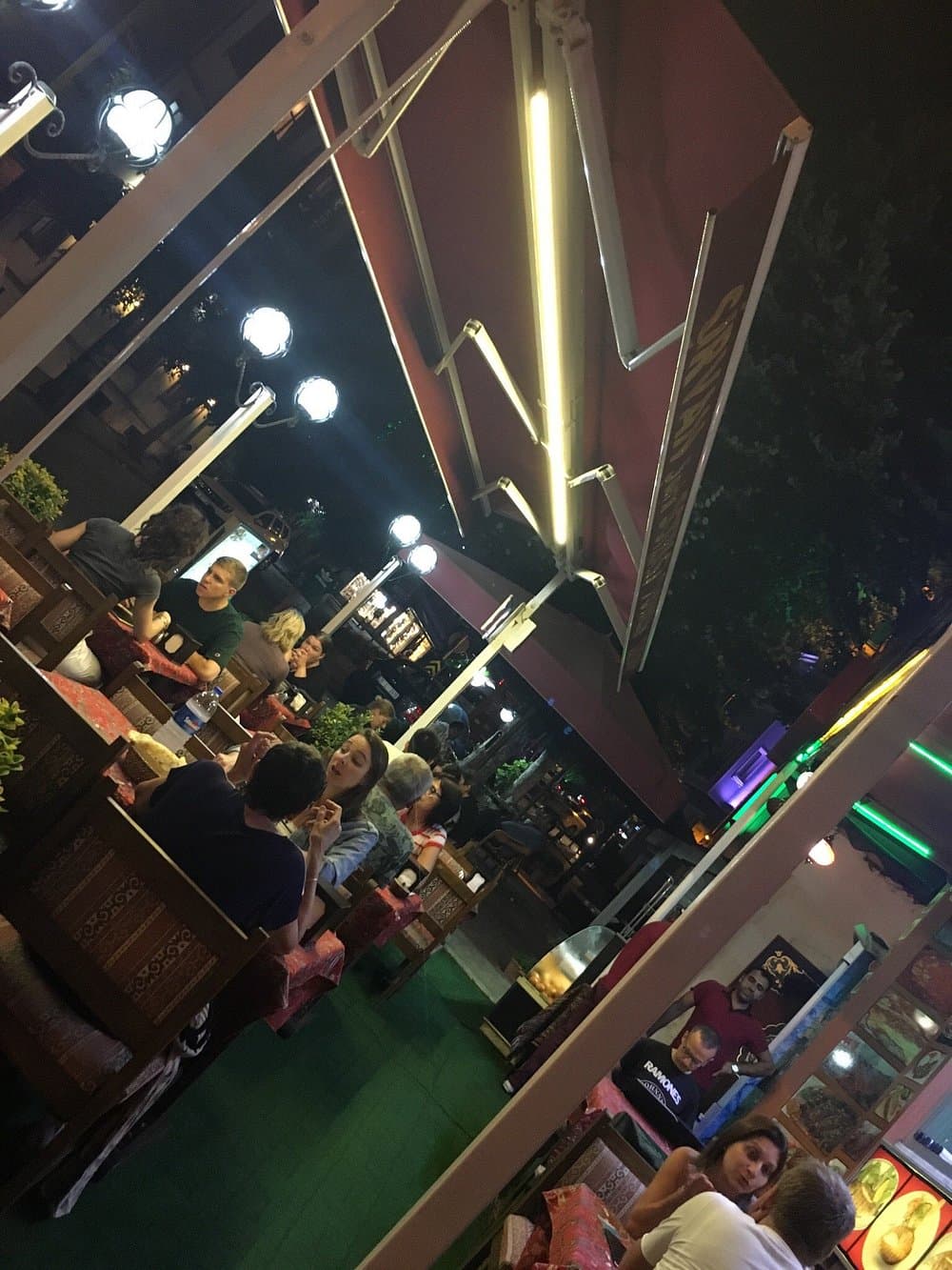 Premium restoranda akşam atmosferi