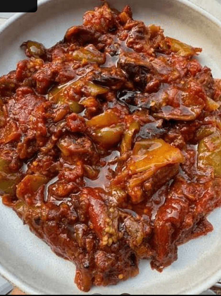 İs kokulu közlenmiş patlıcan salatası mezesi