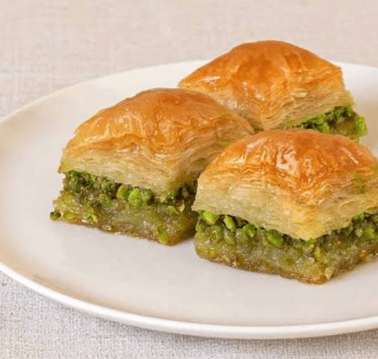 Pistachio baklava dessert