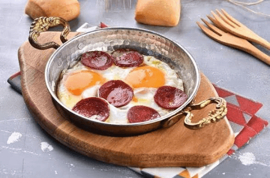 Eggs with Turkish sausage