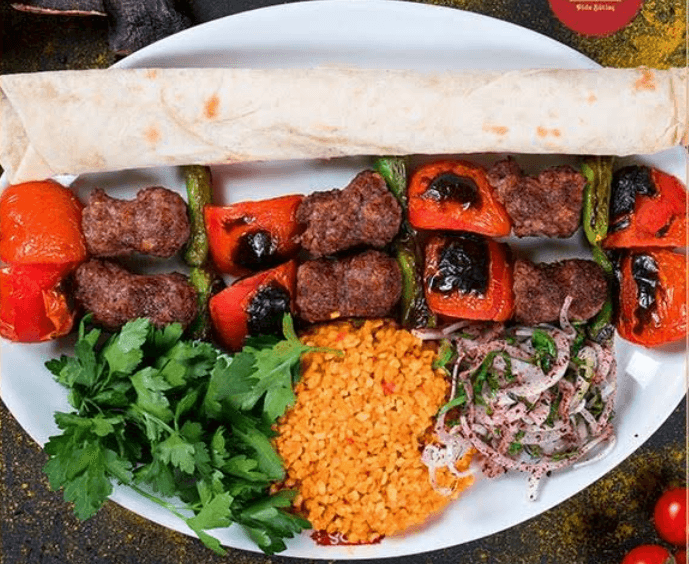 Soslu domatesli kebap
